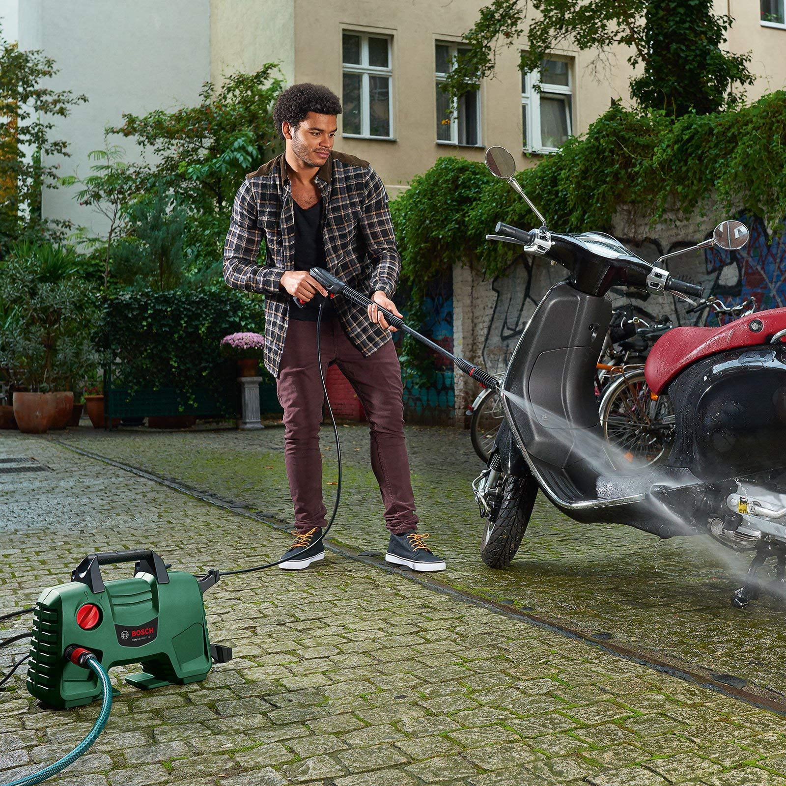 Bosch high pressure washer EasyAquatak 110 (compact design, 110-bar pump, 450-ml High-Pressure Detergent Nozzle, push-fit connections, in-use gun storage, accessory storage)